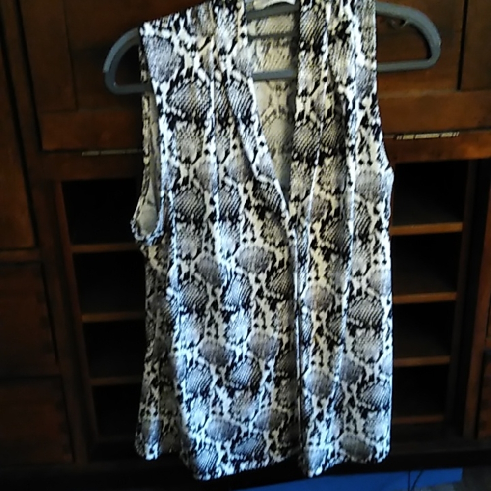 Large black and off white delight.